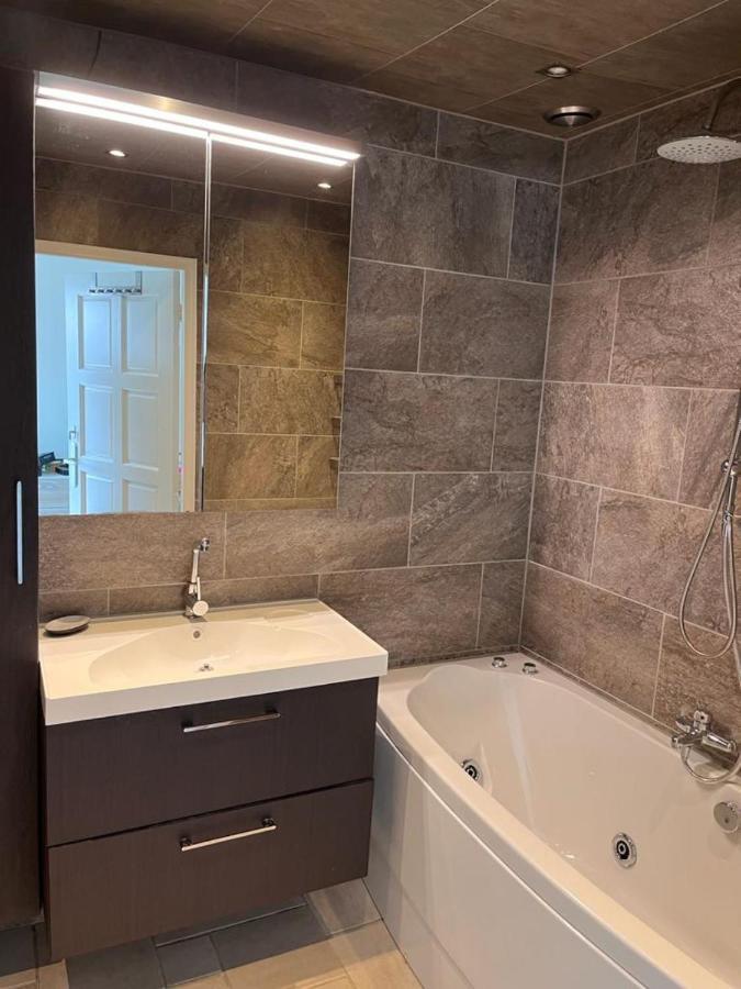 Comfortabele Woning Met Omheinde Tuin Aan Water Voor 12 P أوستبورغ المظهر الخارجي الصورة